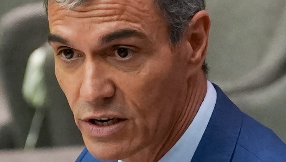 AME9744. NUEVA YORK (ESTADOS UNIDOS), 22/09/2026.- El jefe del Gobierno espa&ntilde;ol, Pedro S&aacute;nchez, habla en el foro 'Protecci&oacute;n de los ni&ntilde;os en la era de la IA' este martes, en el marco de la Asamblea General de Naciones Unidas en Nueva York (Estados Unidos). S&aacute;nchez reclam&oacute; una alianza global para lograr una Inteligencia Artificial (IA) responsable frente a tecno-oligarcas, a los que lanz&oacute; una advertencia: "Por encima de su negocio, est&aacute;n nuestros hijos". EFE/ &Aacute;ngel Colmenares 