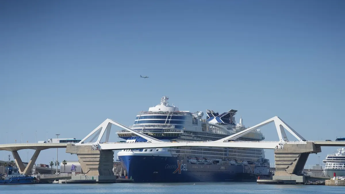 Economía.- La patronal de cruceros CLIA ve "desproporcionado" el aumento de la tasa a cruceristas aprobado en Barcelona