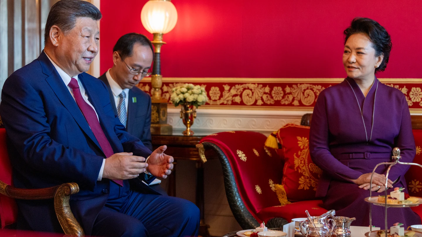 US President Trump and Chinese President Xi attend a tea at the White House WASHINGTON (USA), 25/09/2026.- Chinese President Xi Jinping delivers remarks during a tea with First Lady of China Peng Liyuan, US First Lady Melania Trump and US President Donald J. Trump in the Red Room at the White House in Washington, DC, USA, 25 September 2026. President Xi’s three-day state visit is his first to DC in 11 years. EFE/EPA/SHAWN THEW