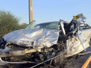 Atropellan a un adolescente por grabarse un vídeo para TikTok en medio de la carretera cortándose el pelo