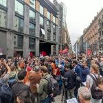 Los manifestantes de Sol se trasladan frente al Congreso: "&iquest;D&oacute;nde est&aacute; el Gobierno progresista?"