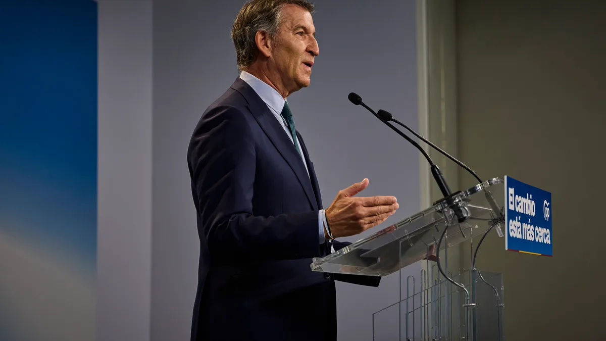 El líder del Partido Popular (PP) Alberto Núñez Feijóo durante su comparecencia en la sede del partido en la c