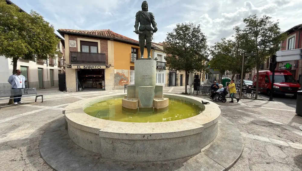 Monumento a Felipe IV, en la histórica Plaza de la Puerta del Sol (Navalcarnero)