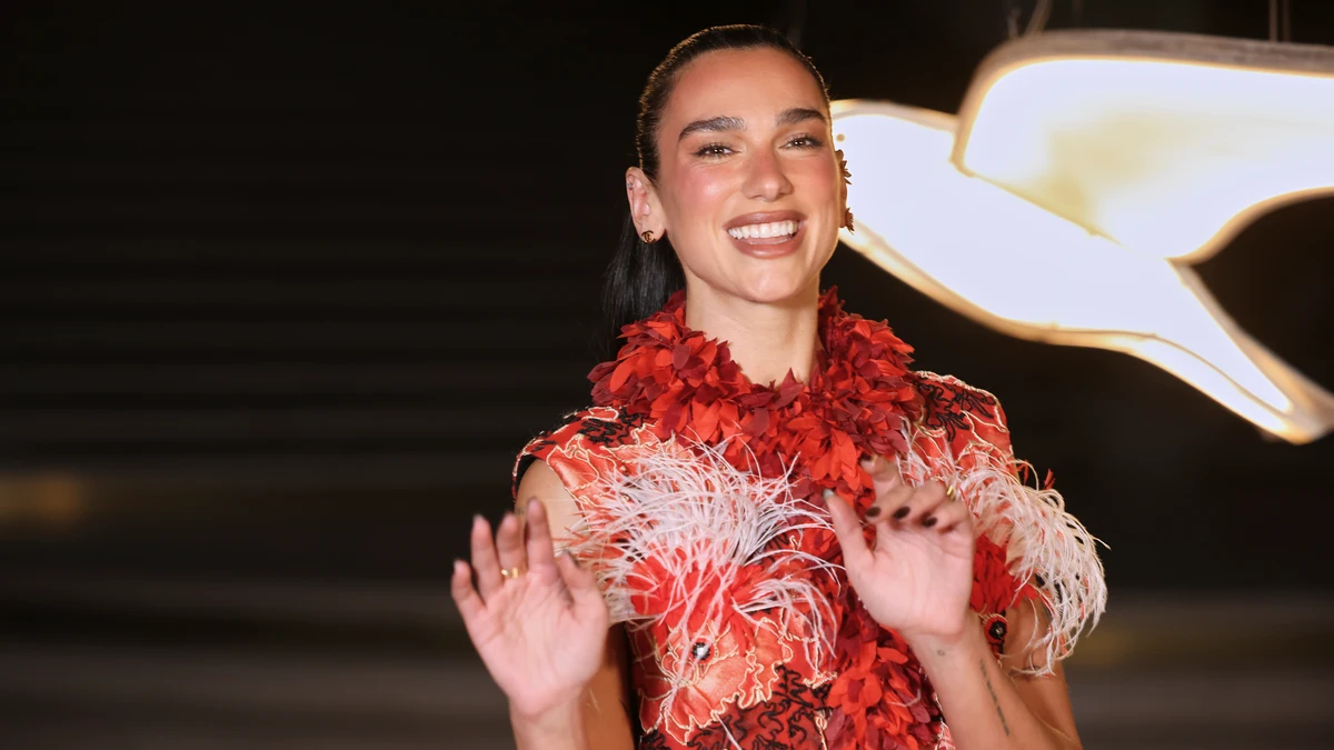 Dua Lipa en el desfile de Chanel.