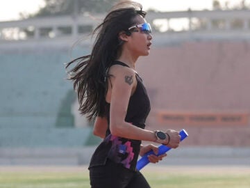 Una creadora de contenido runner fallece tras una media maratón: se desplomó a 500 metros de la meta