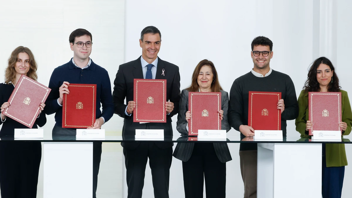 El jefe del Ejecutivo, Pedro Sánchez, preside la firma de la declaración sobre el proyecto de Real Decreto del Estatuto del Estudiantado Universitario