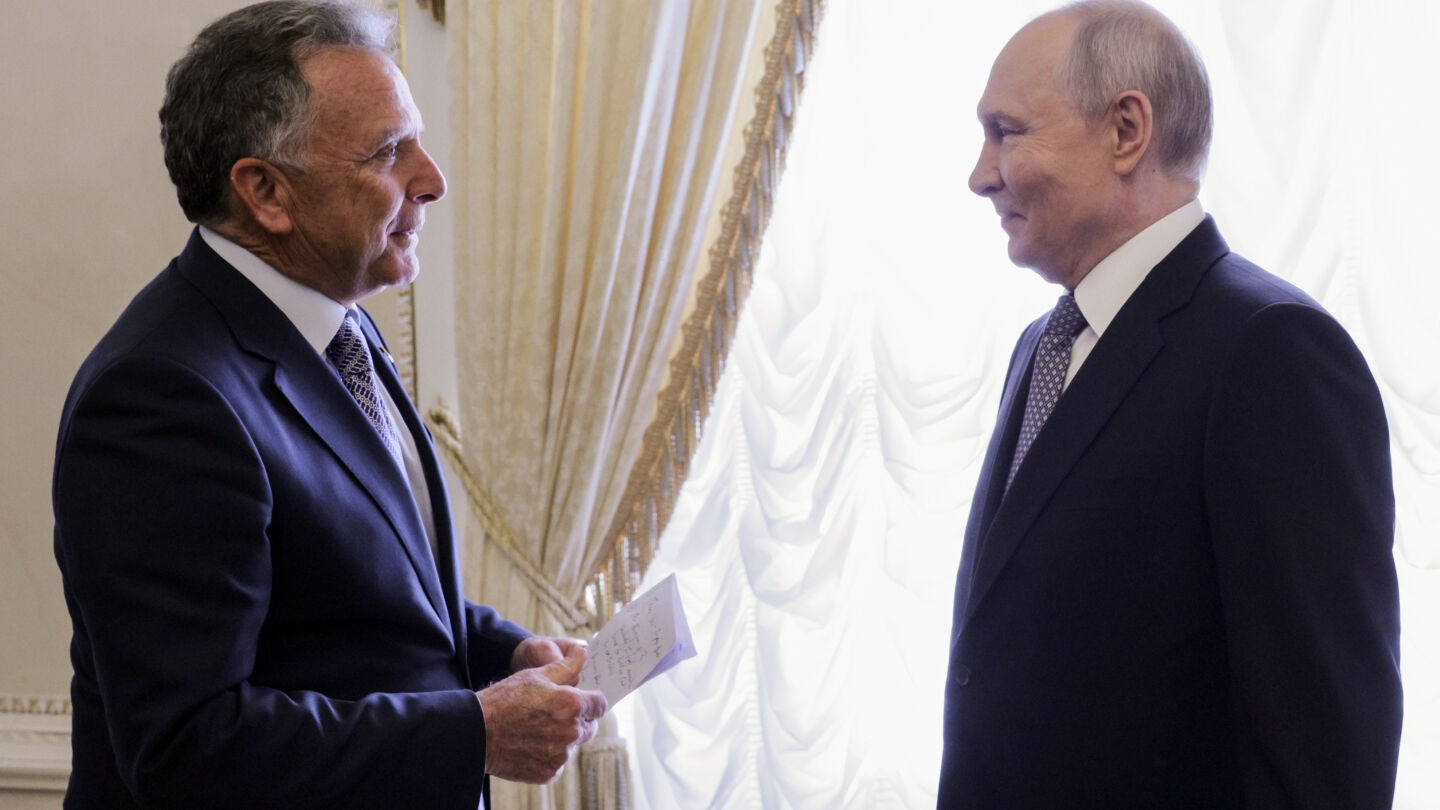U.S. President Donald Trump's special envoy Steve Witkoff, left, holds a paper while speaking to Russian President Vladimir Putin at the Konstantin Palace in Strelnya, outside St. Petersburg, Russia, on Wednesday, Oct. 21, 2026. (Gavriil Grigorov, Sputnik, Kremlin Pool Photo via AP)