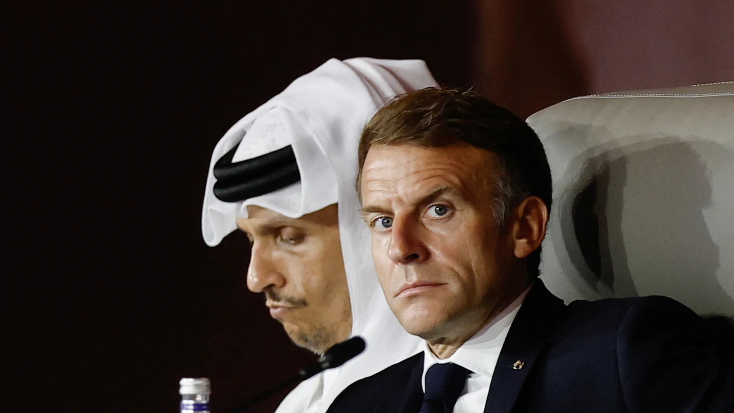 French President Emmanuel Macron visits Qatar Lusail (Qatar), 21/10/2026.- French President Emmanuel Macron looks on alongside Qatari Prime Minister Sheikh Mohammed bin Abdulrahman Al Thani, as they attend the 9th Annual One Planet Sovereign Wealth Funds (OPSWF) Summit at the Rosewood Hotel in Lusail, Qatar, 21 October 2026. (Francia, Catar) EFE/EPA/BENOIT TESSIER / POOL MAXPPP OUT