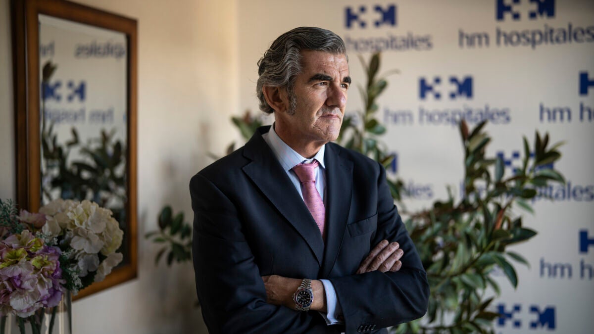 Juan Abarca Publishes Book on Covid Hospital Management