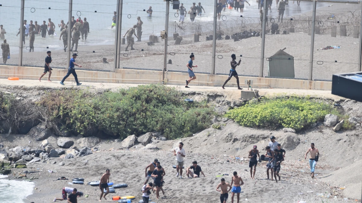 Registran una nave de una ONG en Ceuta por repartir espray pimienta a migrantes