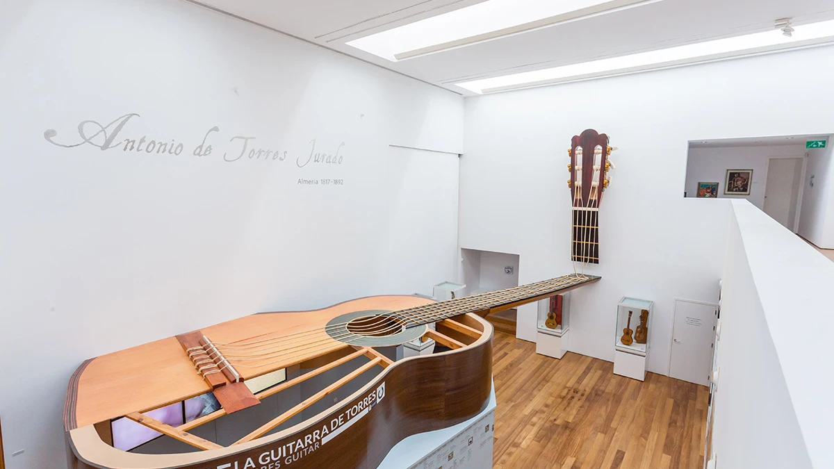 Detalle del interior del Museo de la Guitarra Española "Antonio de Torres"