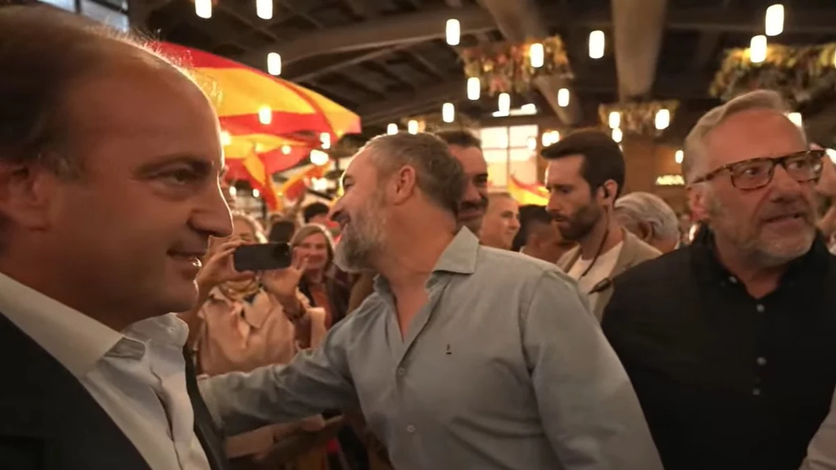 Abascal saluda a los simpatizantes de Vox en Segovia en presencia de Carlos Pollán y Joaquín Antonio Pino