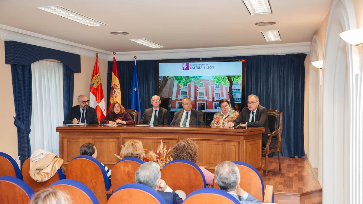 Leopoldo Martínez, Soledad Martín, Francisco Javier Carranza, María Ángeles Anciones y Francisco Rodríguez durante la presentación del Foro Aequitas de Discapacidad en Valladolid