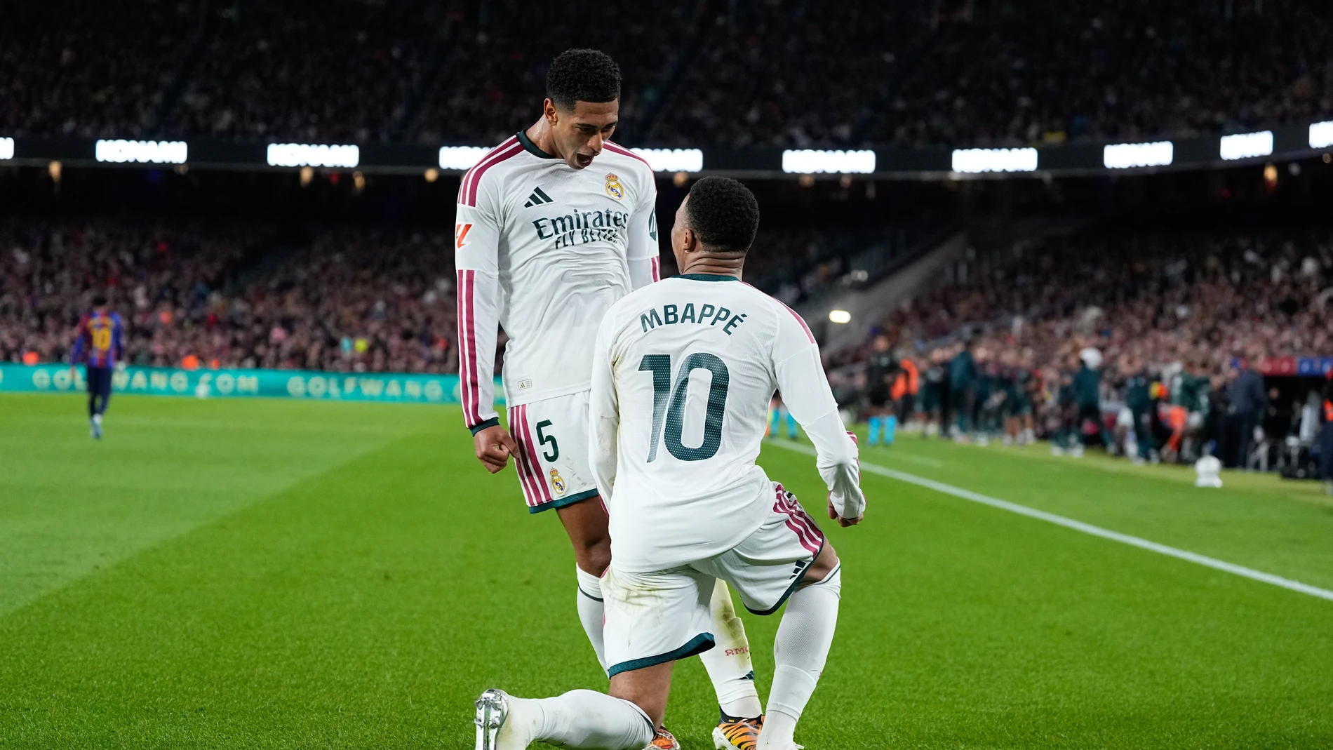 Mourinho toma el Camp Nou y el Real Madrid gana al Barcelona (1-2)
