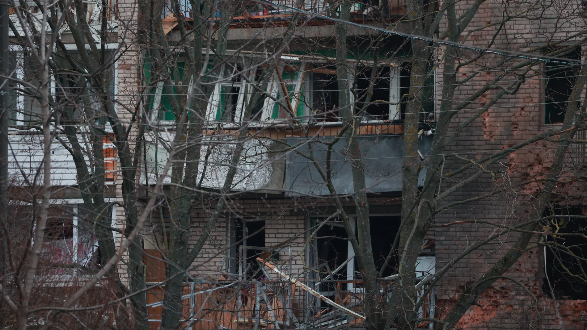 Photo: larazon.es (Foto de ARCHIVO) March 2, 2024, Saint-Petersburg, Russia: View of a damaged residential building after an alleged drone
