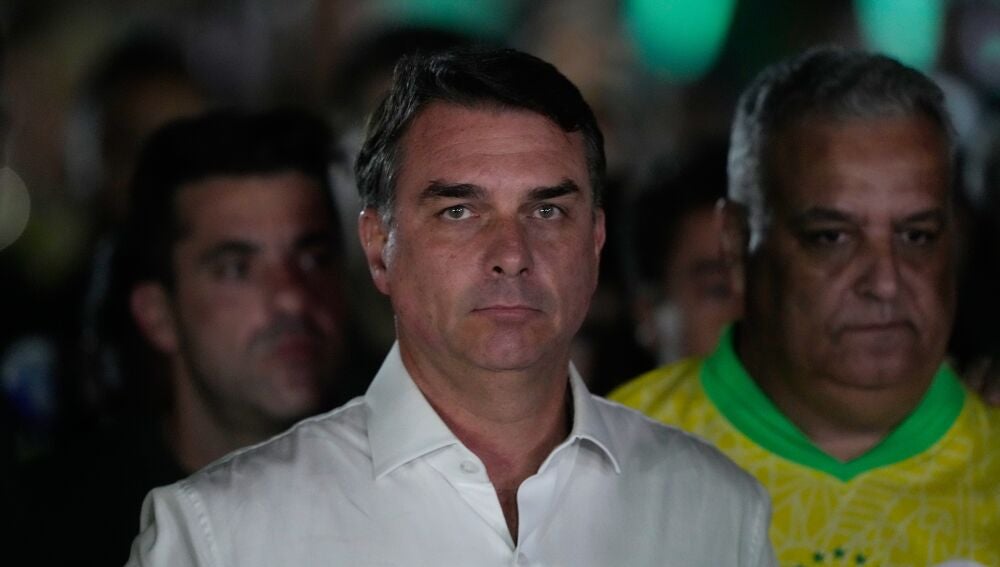 Opposition presidential candidate Sen. Flavio Bolsonaro arrives at his election night event after the presidential runoff in Brasilia, Brazil, Sunday, Oct. 25, 2026.(AP Photo/Eraldo Peres)