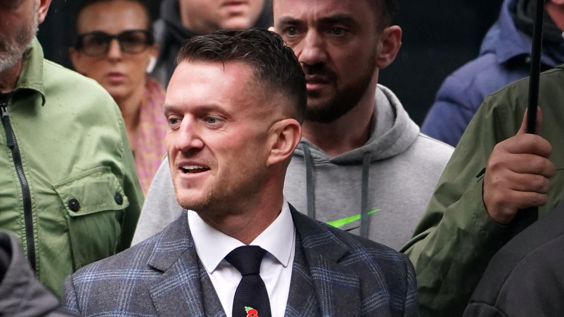 Tommy Robinson, acusado de acoso a periodistas