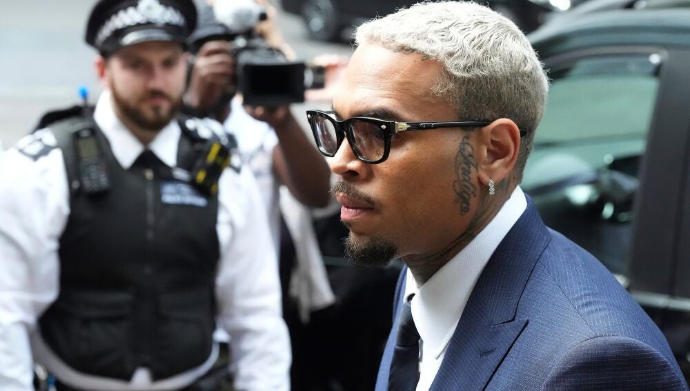FILE - R&B singer Chris Brown arrives at Southwark Crown Court to attend a plea hearing in London, Friday, June 20, 2025. (AP Photo/Frank Augstein, File)