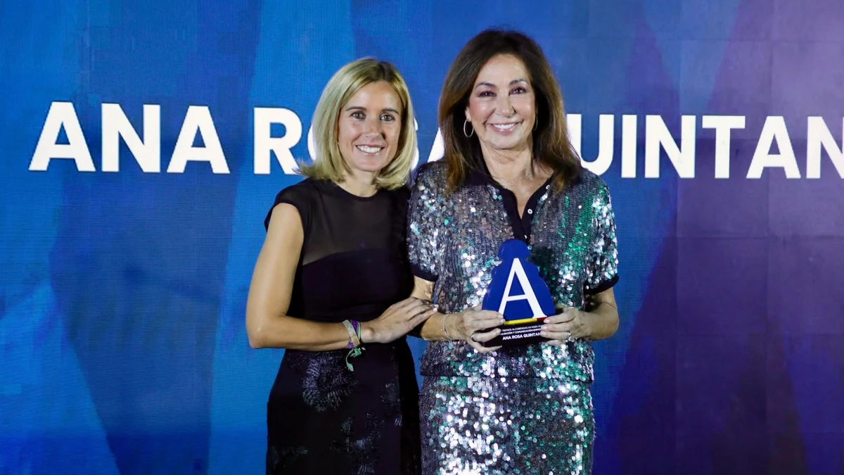 La periodista y presentadora Ana Rosa Quintana recibió el ‘Premio Divulgación y Comunicación Empresarial’.