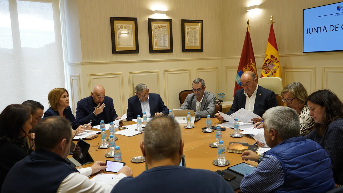 Miguel Ángel de Vicente preside la Junta de Gobierno de la Diputación de Segovia
