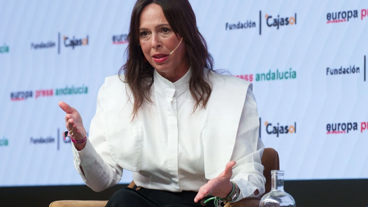 La consejera de Vivienda, Rocío Díaz, durante su intervención en los desayunos informativos de Europa Press en la Fundación Cajasol
