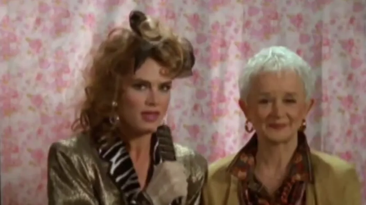 Barbara Barrie, a la derecha, en 'De repente Susan'