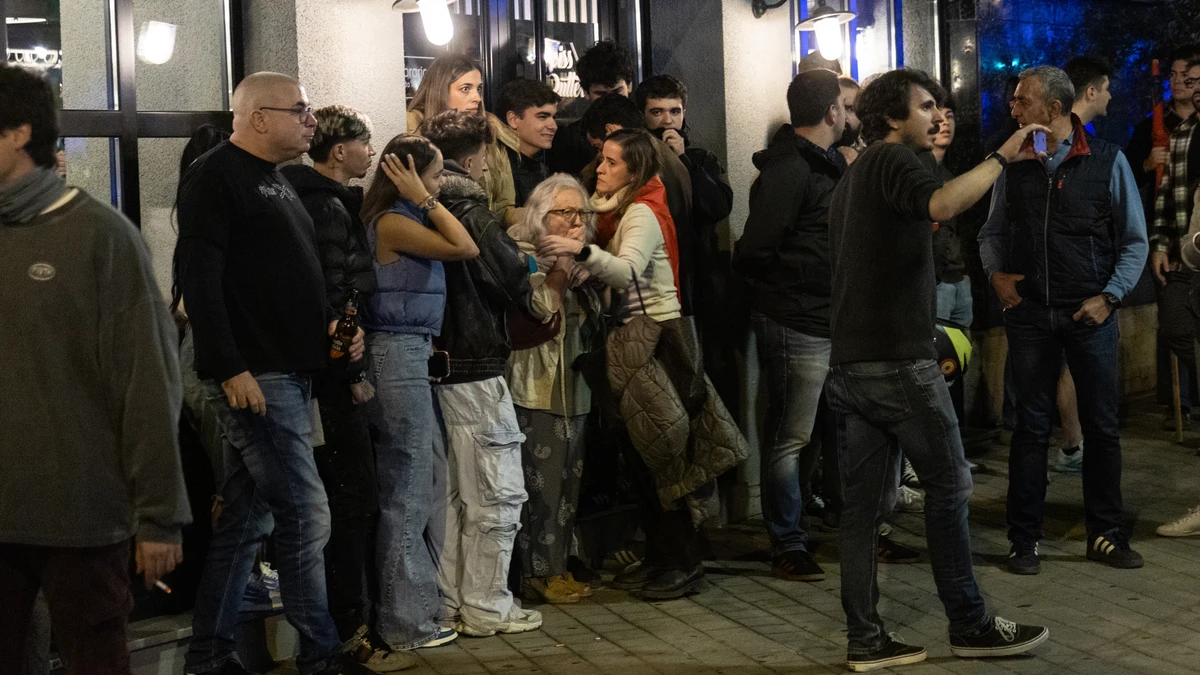 Concentración frente al Ministerio de Transportes para exigir responsabilidades tras el accidente ferroviario en Urda (Toledo)