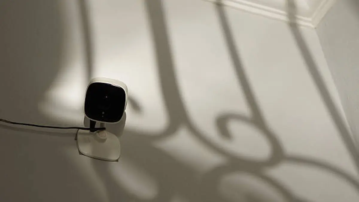 Si tienes cámaras de vigilancia en casa, cuidado con dónde las colocas: la ley puede sancionarte con multas muy altas