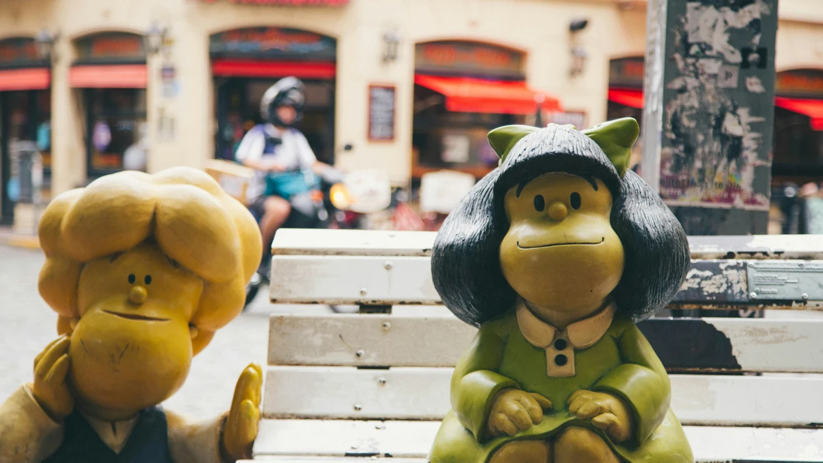 Imagen de archivo de estatua de Mafalda en la calle