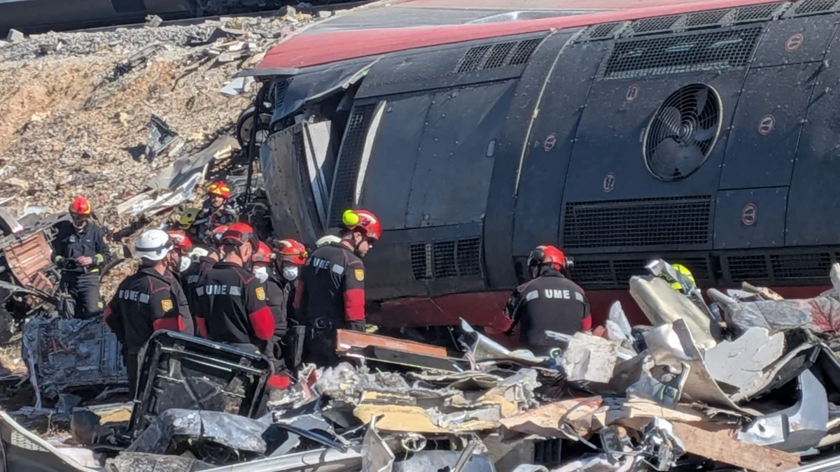 La UME eleva a 200 los efectivos desplegados en Toledo para colaborar en los trabajos por el accidente