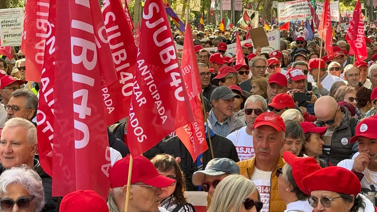 Los jubilados anticipados con largas carreras de cotización dicen basta al Gobierno por la paralización del decreto que acabaría con los coeficientes reductores de sus pensiones: "No aguantamos más promesas incumplidas"