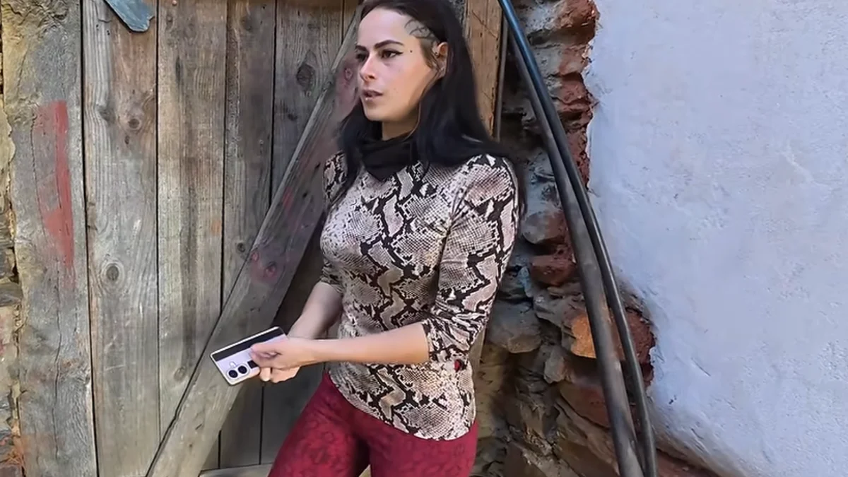 Irina rememora su dura infancia en León señalando que “era una vida muy solitaria y exigente” y demuestra el valor del autoconsumo en zonas despobladas