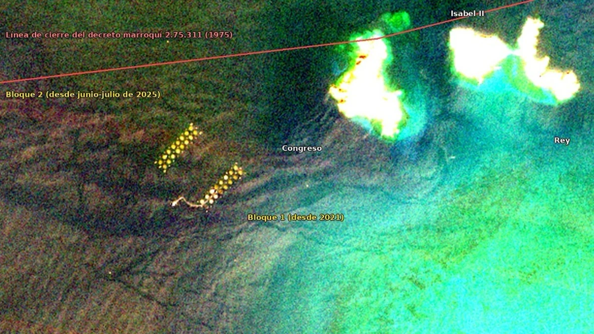 Los dos bloques de la piscifactoría marroquí junto a la isla del Congreso