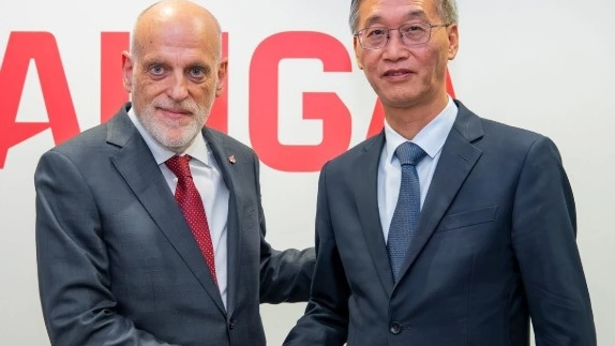 Tebas se reúne con el embajador de China en España para abordar "soluciones" a la polémica con Mbappé