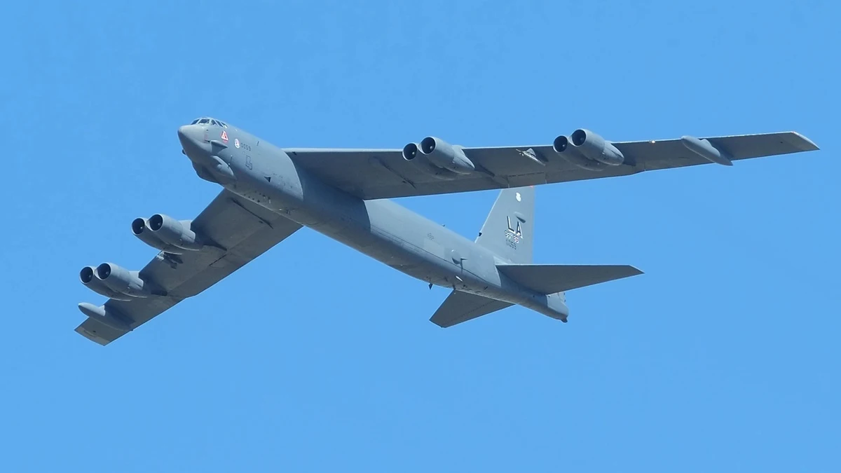 bombardero-b-52-vuelo-ejercicios-aereos