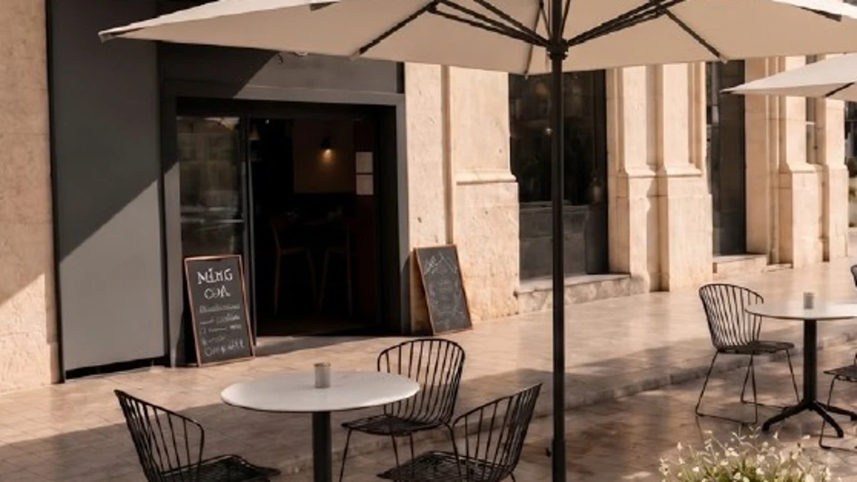 Valencia da un año a los hosteleros de la plaza del Ayuntamiento para homogenizar el mobiliario de sus terrazas