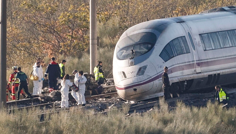 Trabajos en el lugar del accidente ferroviario de Urda (Toledo)