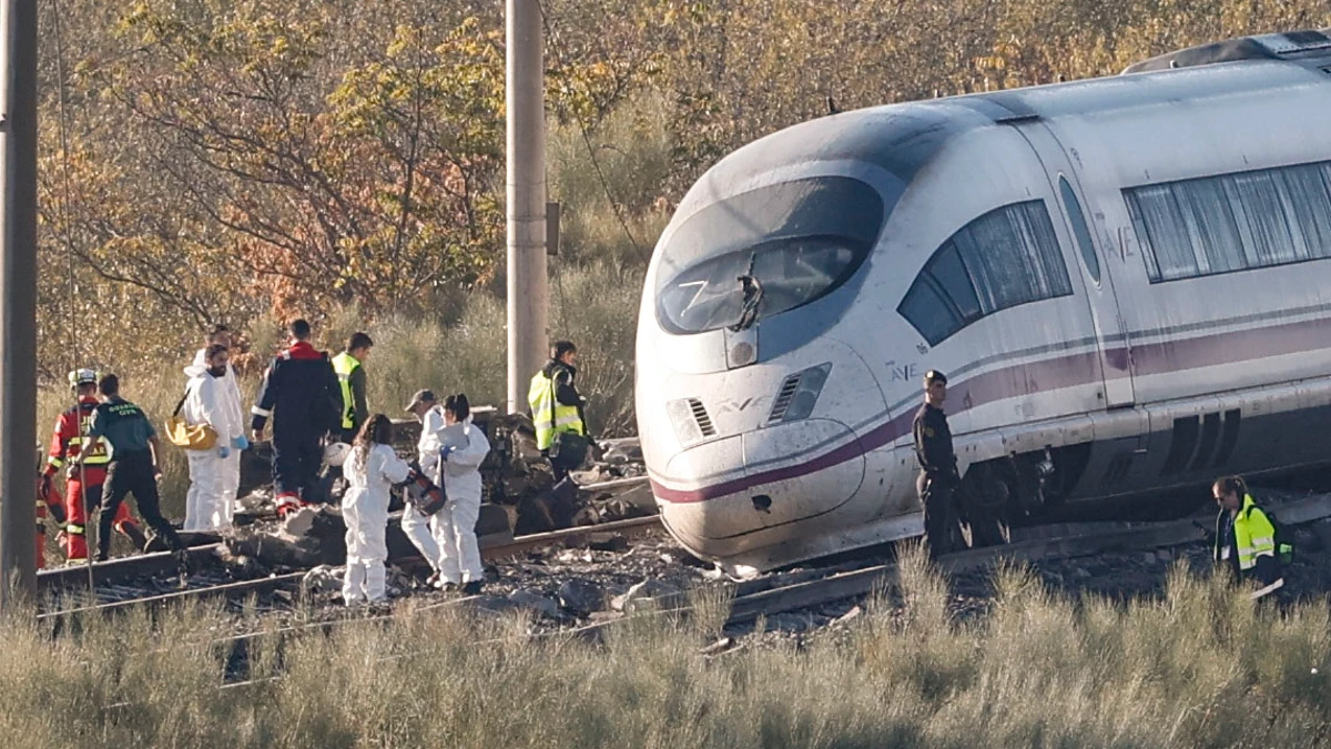 Trabajos en el lugar del accidente ferroviario de Urda (Toledo)