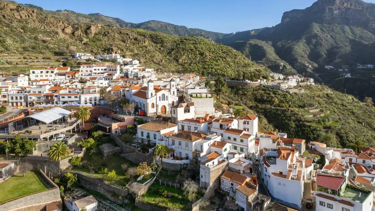 El pueblo donde se rodó ‘Black Mirror’ y ‘The Witcher’ entra en la red de los 'pueblos de película'