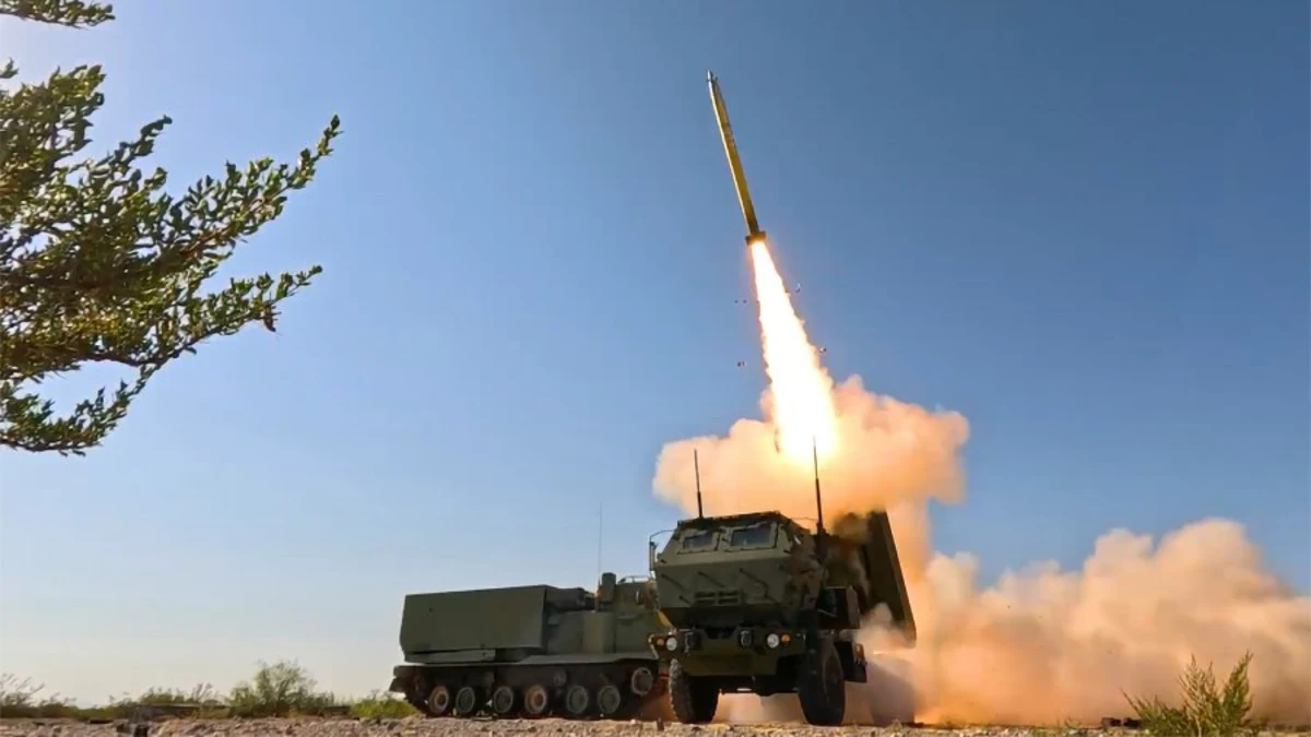 Prueba de fuego real en el Campo de Pruebas de Misiles de White Sands, demostrando que el sistema GMLRS puede actualizarse para ataques a objetivos móviles.