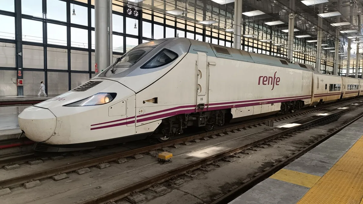 Su experiencia al mando de distintos trenes sirve para entender qué decisiones se toman cuando aparece un problema antes de salir.